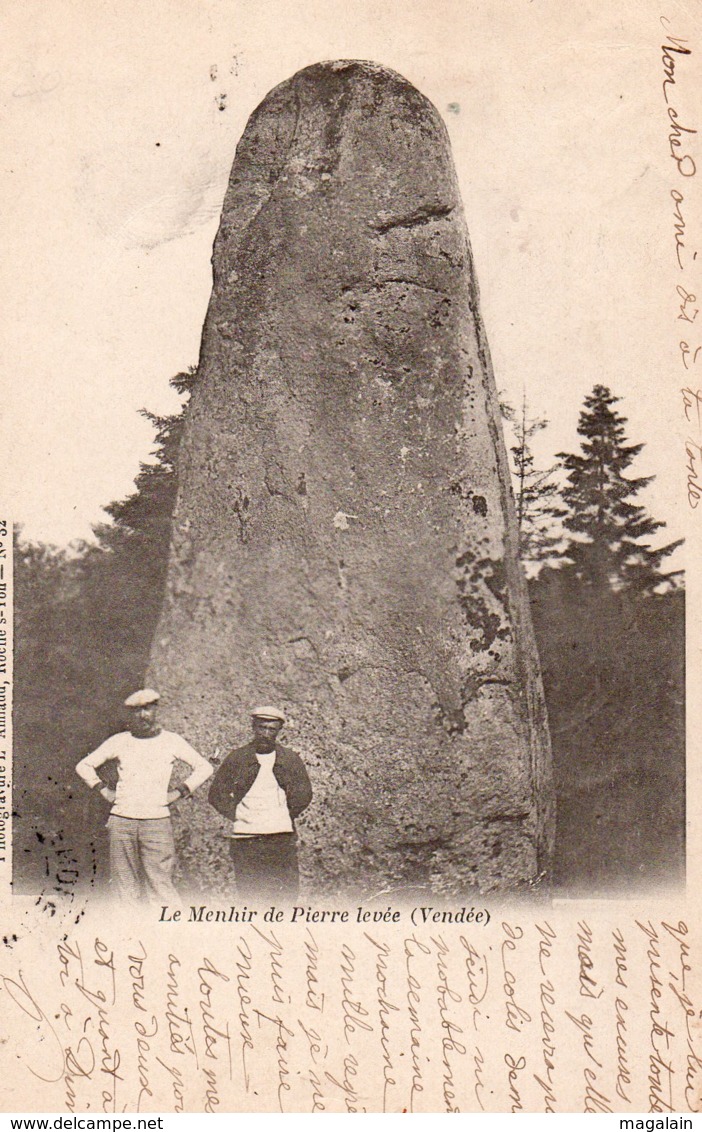 Avrillé : Le Menhir De Pierre Levée - Andere & Zonder Classificatie