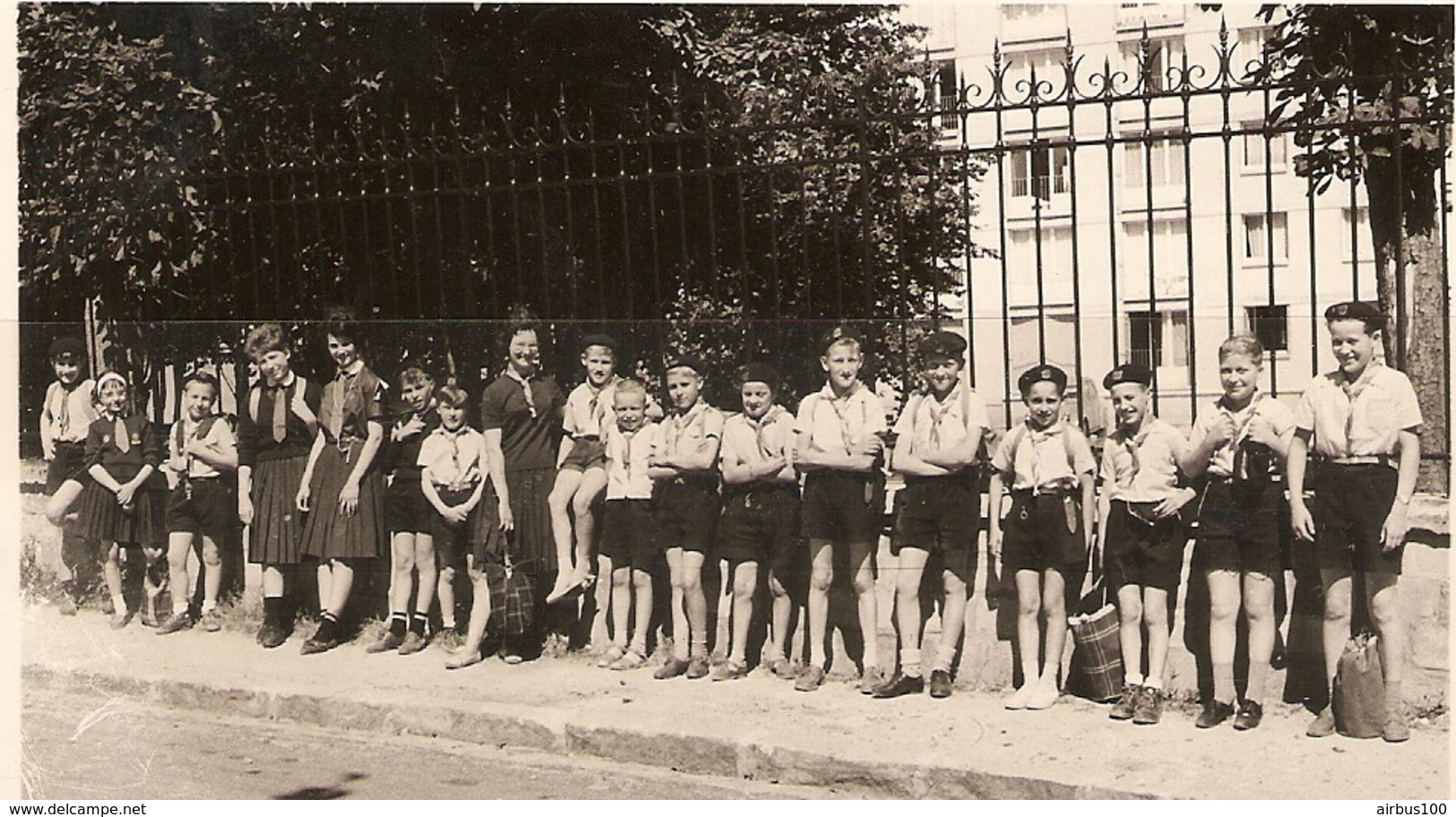 PHOTO ORIGINALE SAINT JEAN 24 JUIN 1962 - GROUPE De GARCONS Et FILLES SCOUT - ROBERT BADEN POWEL - LEBESQUE - Sports