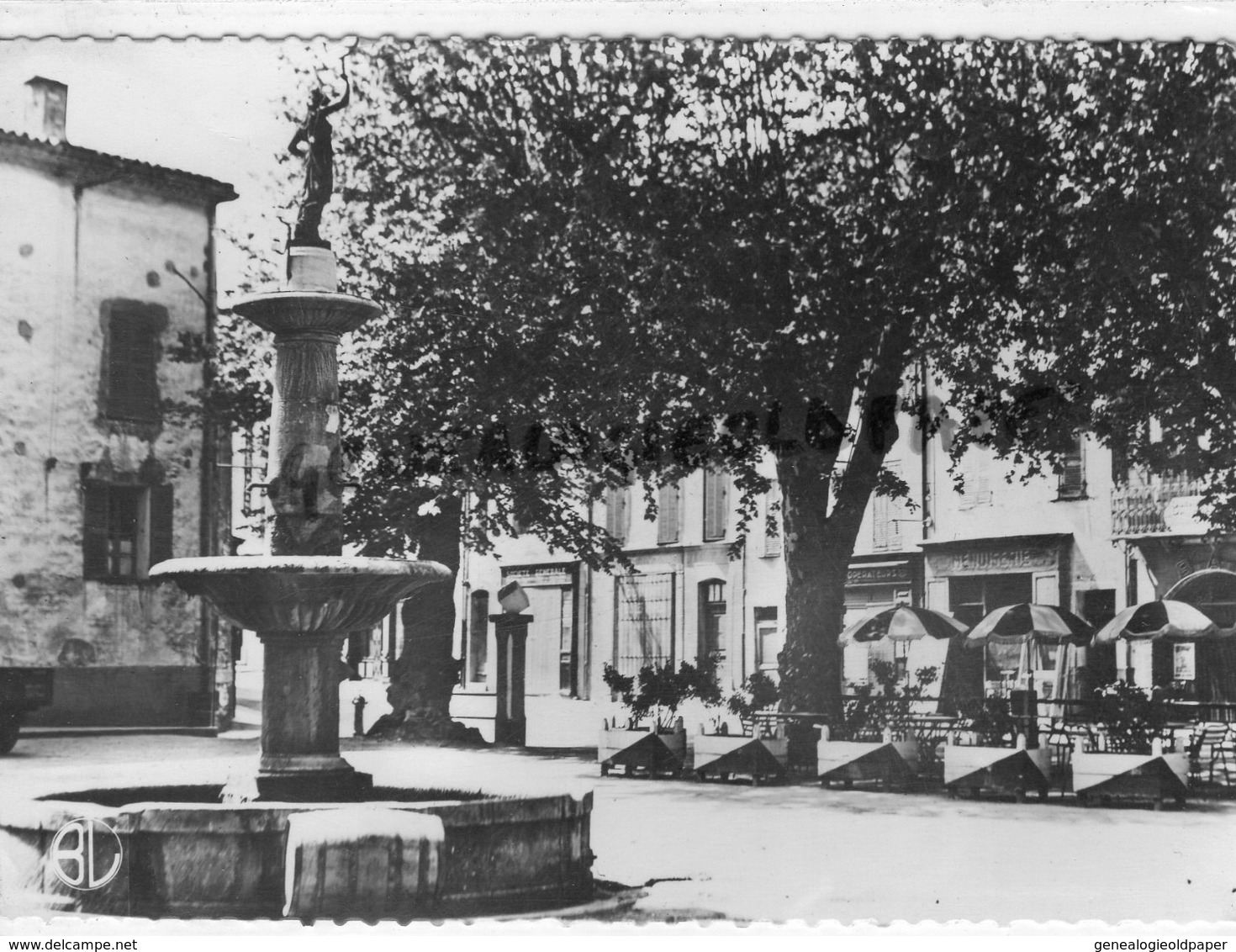 83 - CARCES- LA PLACE DE LA CAPELETTE - 1960- VAR - Carces