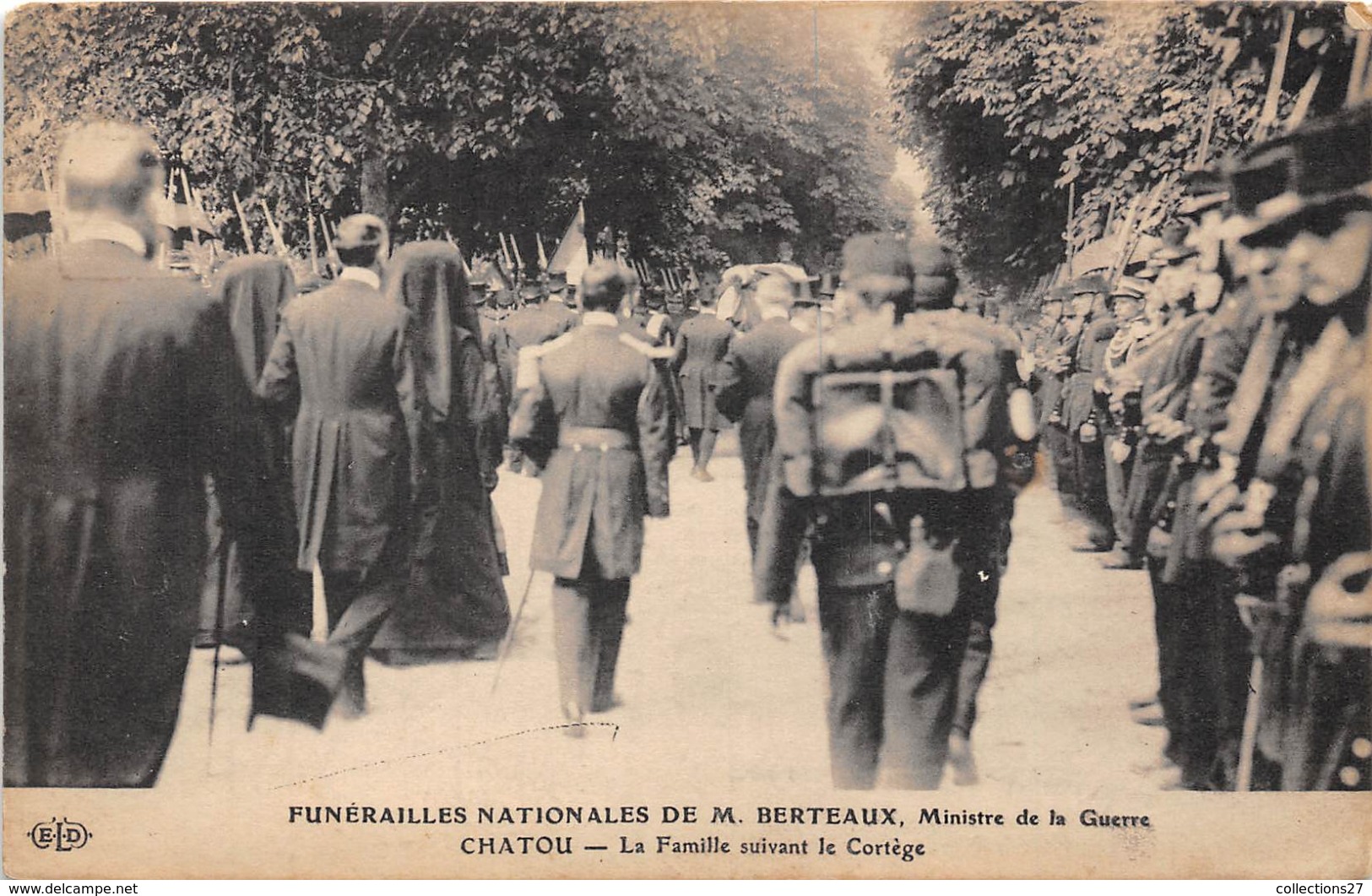 78-CHATOU-FUNERAILLES DE M. BERTEAUX MINISTRE DE LA GUERRE, LA FAMILLE SUIVANT LE CORTEGE - Chatou