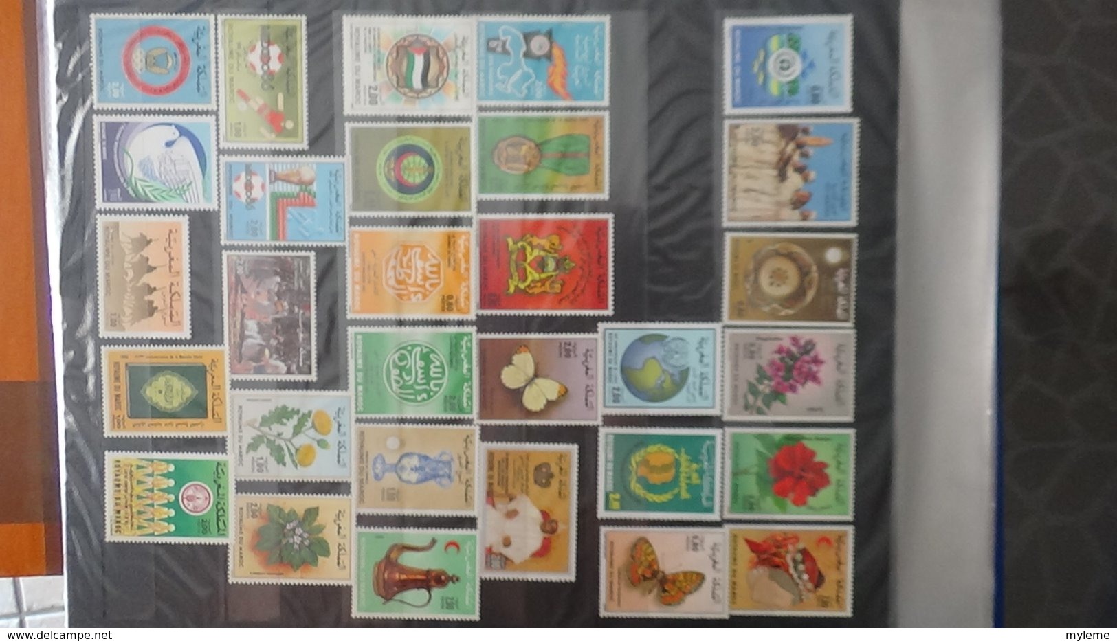 Classeur de timbres ** d'Algérie, Maroc, Tunise et Vanuatu à saisir !!!