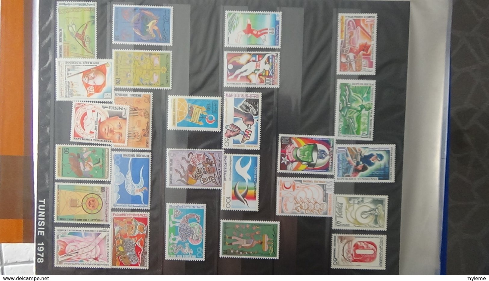 Classeur de timbres ** d'Algérie, Maroc, Tunise et Vanuatu à saisir !!!