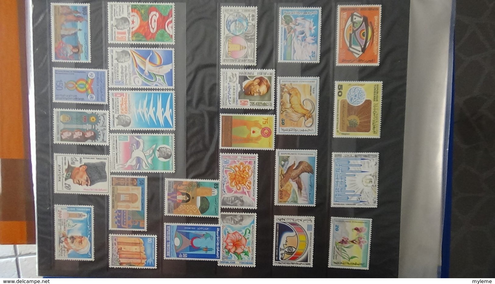 Classeur de timbres ** d'Algérie, Maroc, Tunise et Vanuatu à saisir !!!