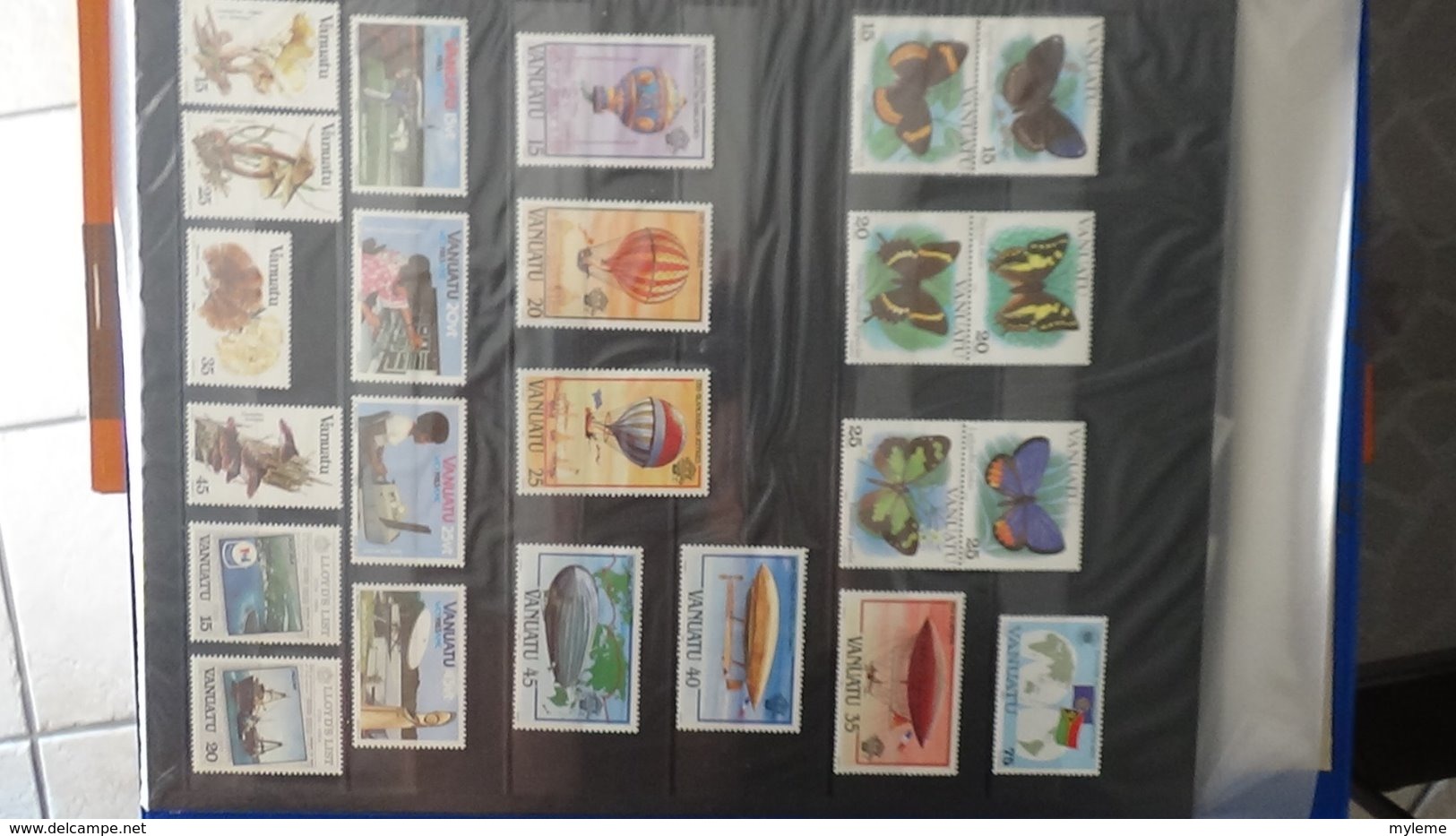 Classeur de timbres ** d'Algérie, Maroc, Tunise et Vanuatu à saisir !!!