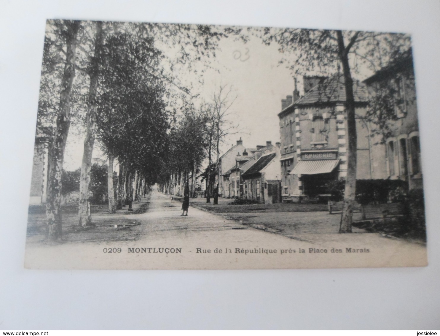 CPA ANIMEE - MONTLUCON - COMMERCE EPICERIE -RUE DE LA REPUBLIQUE - Marchands