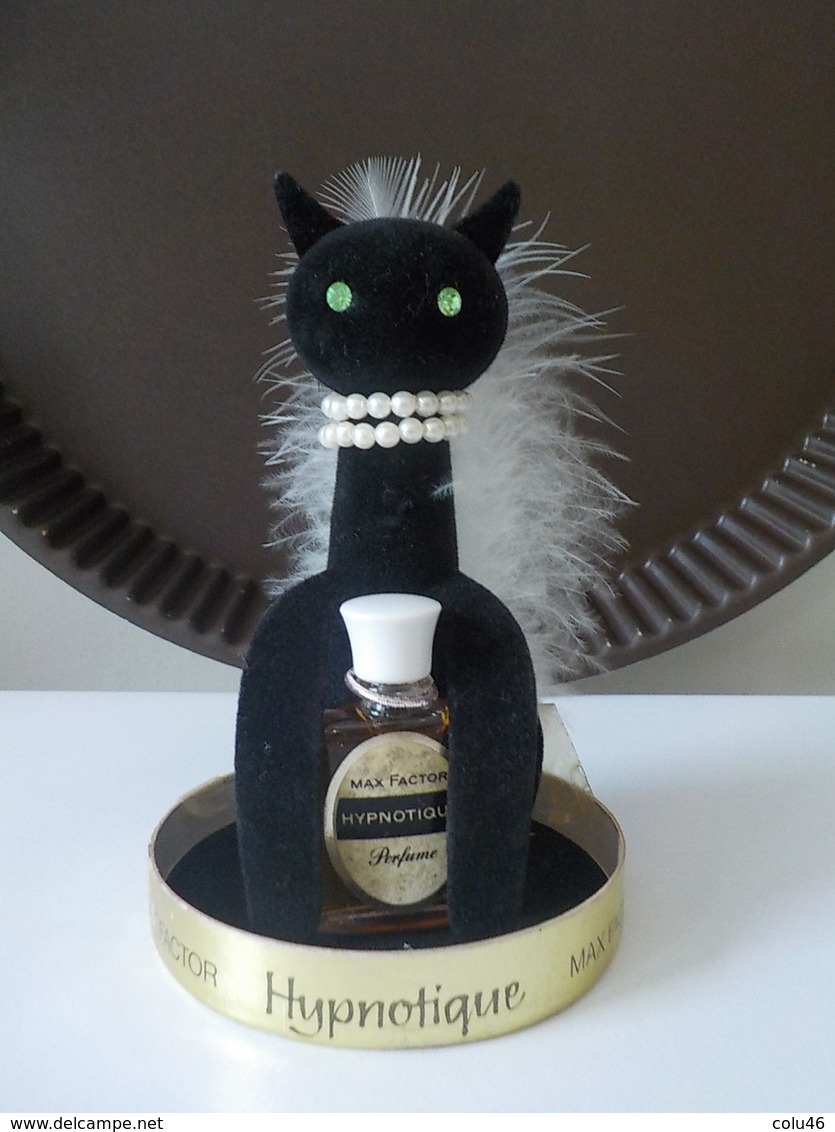 Miniature Enlacée Par Un Grand Chat Sous Globe Max Factor Hypnotique Cat Katz - Miniatures (avec Boite)