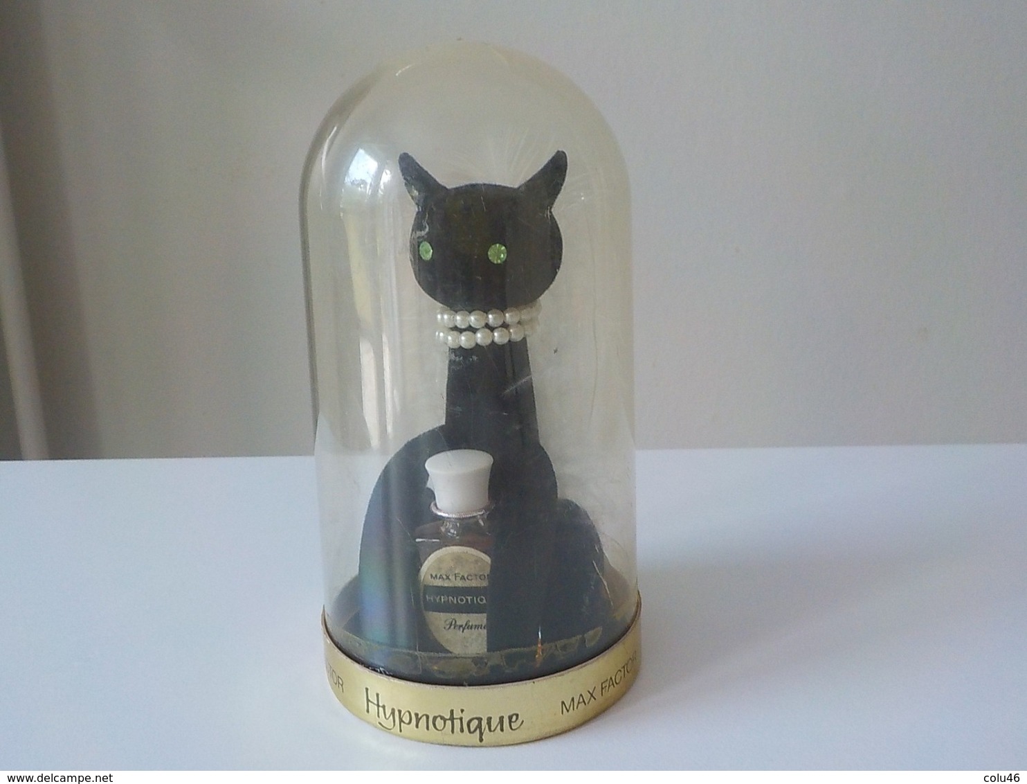 Miniature Enlacée Par Un Grand Chat Sous Globe Max Factor Hypnotique Cat Katz - Miniatures (avec Boite)