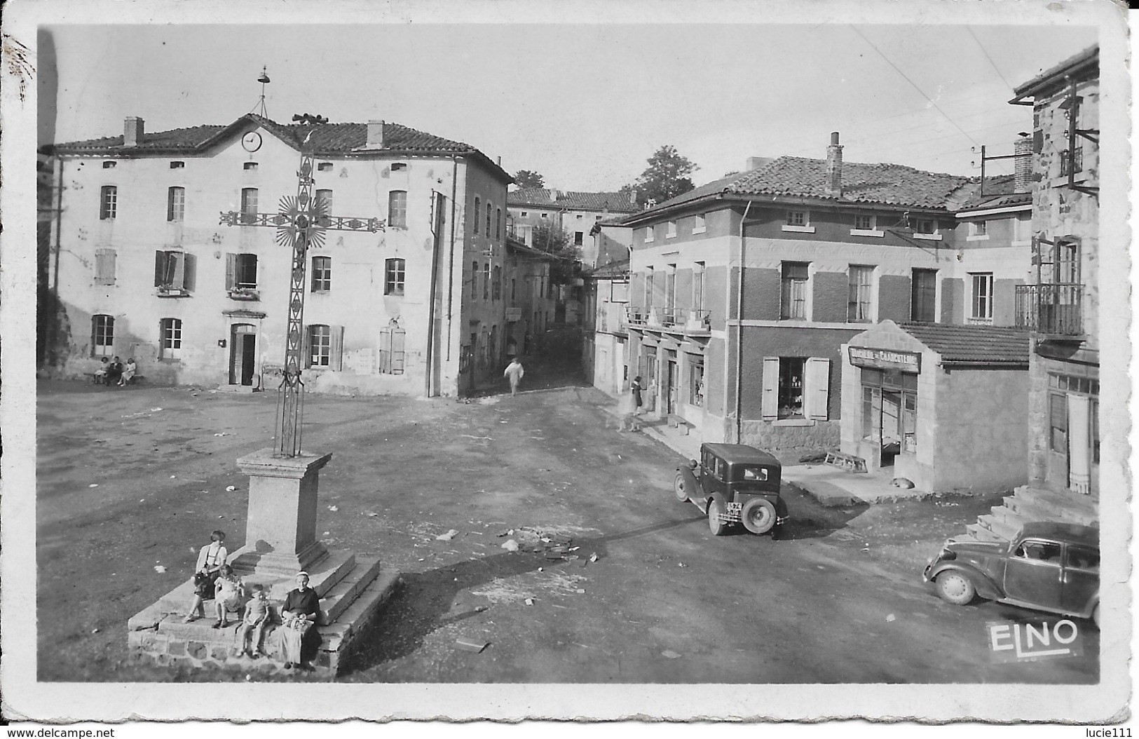 Coucouron  Place Mairie Et Rue De L'eglise  Cpsm 9x14 - Autres & Non Classés