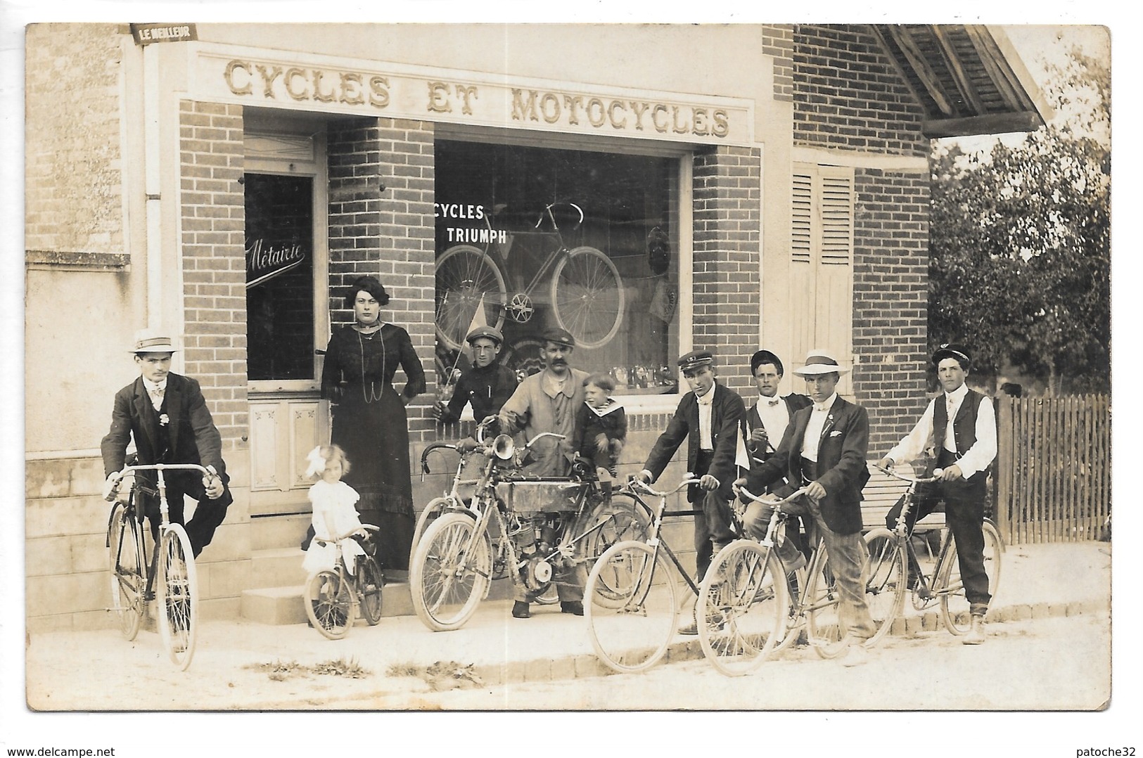 Carte Photo...Ervy...(aube)....Cycles Et Motocycles... A.Métairie ... Cyles Triumph...animée...( Années 20).... - Autres & Non Classés