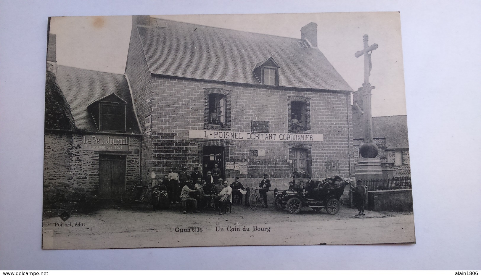 Carte Postale ( V7 ) Ancienne De Courtils , L -  POISNEL  DéBITANT  CORDONNIER ,  Un Coin Du Bourg - Autres & Non Classés