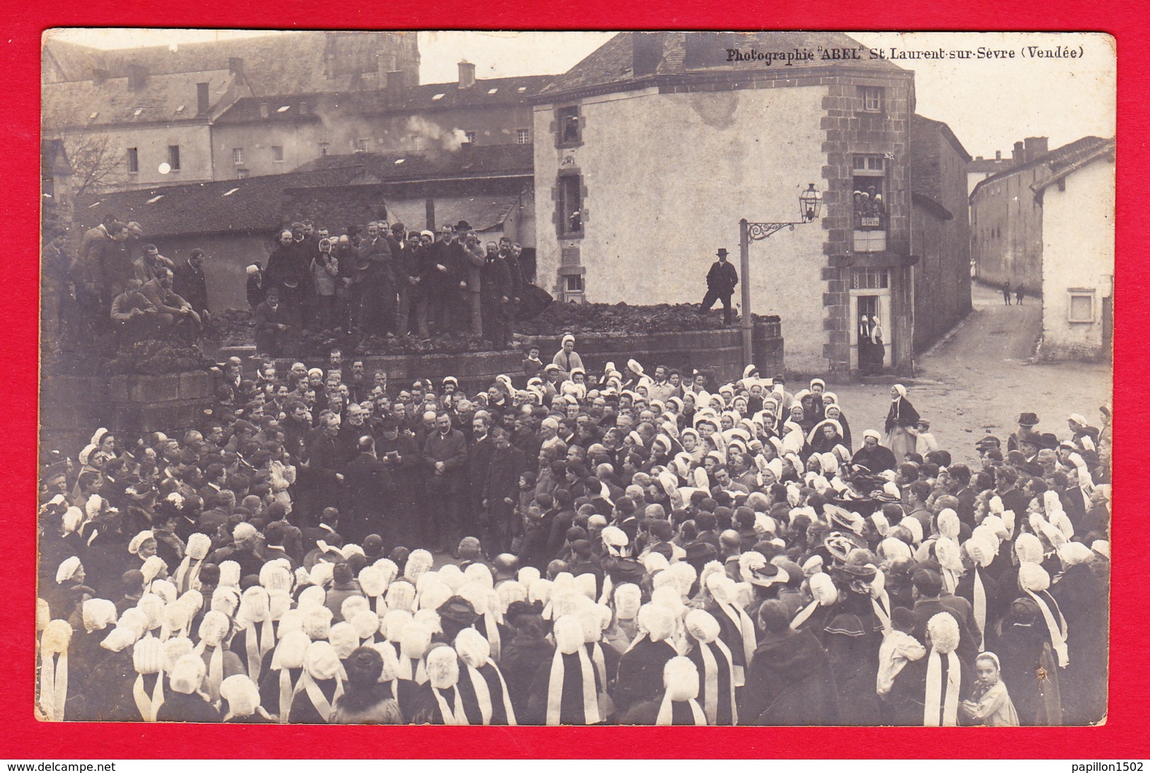 F-85-Saint Laurent Sur Sevre-01PH35 Carte Photo ABEL Un Rassemblement Sur La Place, Animation, Cpa BE - Autres & Non Classés