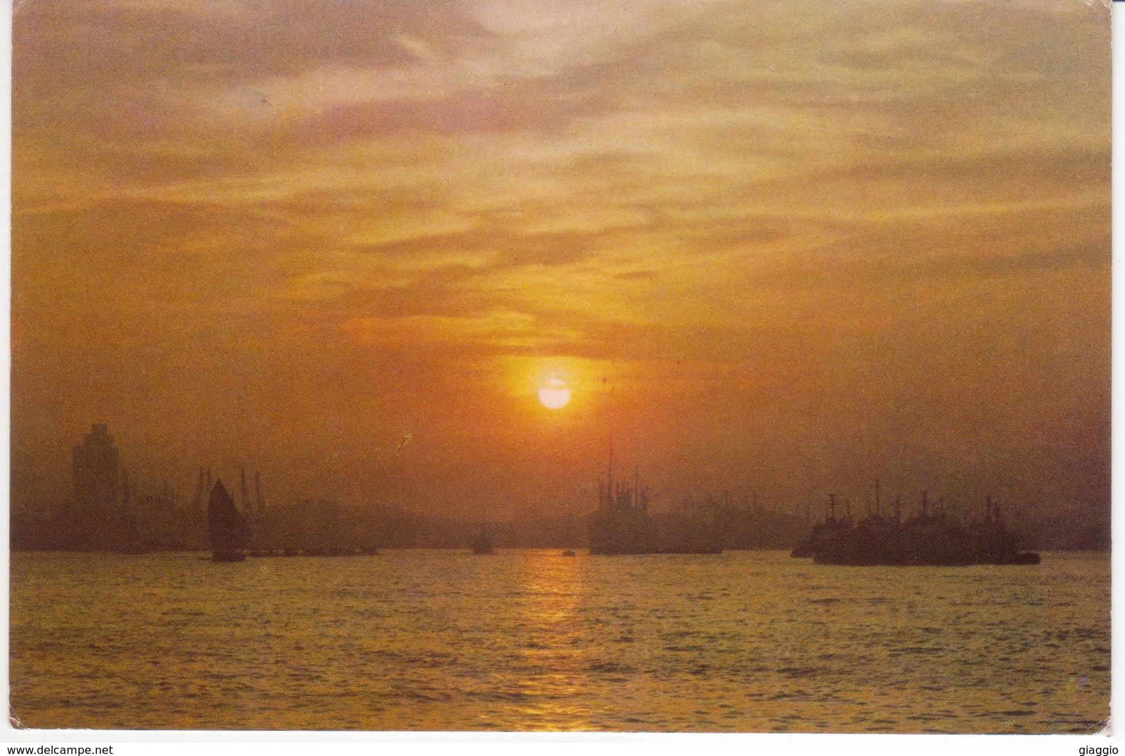 °°° 13492 - CHINA - DAWNING OVER THE HUANGPU RIVER - 1982 With Stamps °°° - Cina