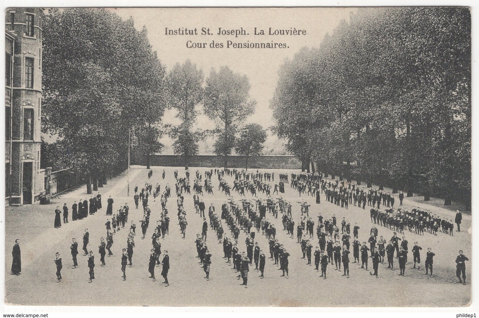 CP-JEN: La Louvière Institut St-Joseph Cour Des Pensionnaires. - La Louvière