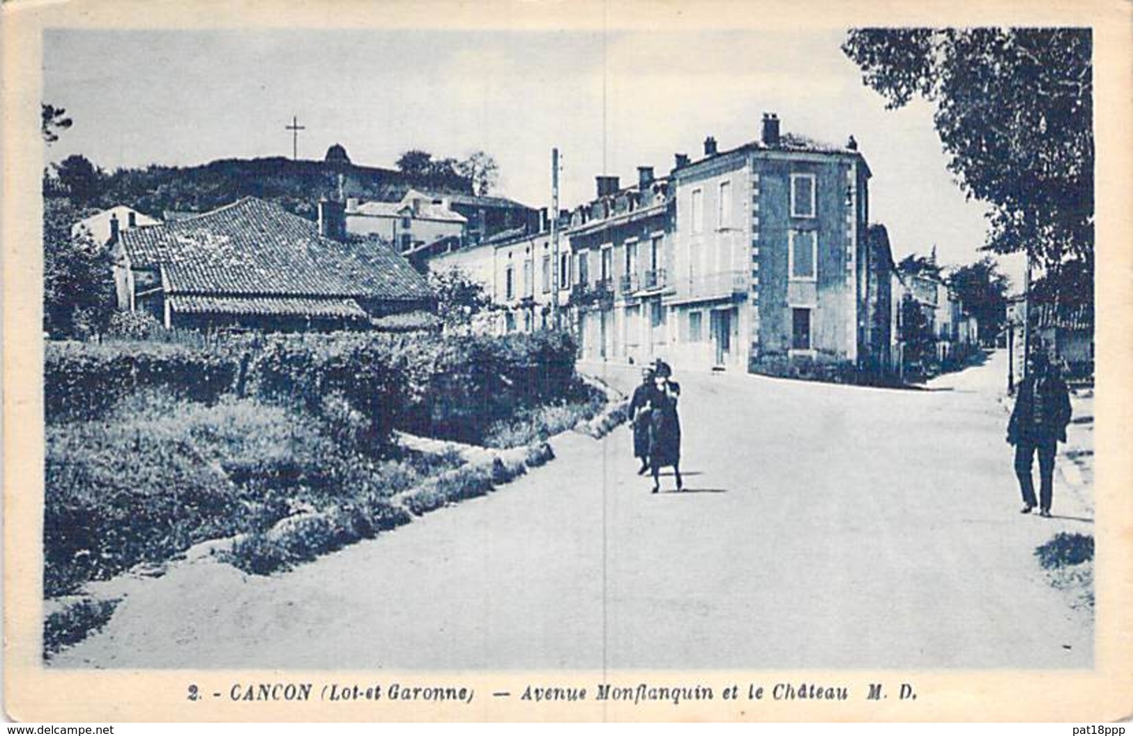47 - CANCON : Avenue Monflanquin Et Le Chateau - CPA Village (1.350 Habitants) - Lot Et Garonne - Autres & Non Classés