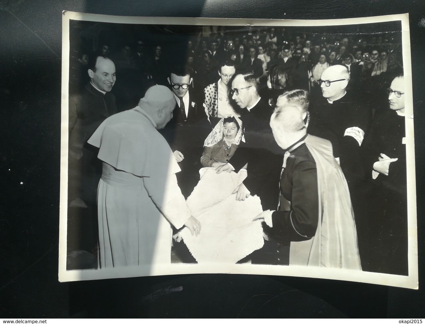 PAPE JEAN XXIII EXAMINANT UN BOUT DE LAINE  ROME ITALIE + 119 AUTRES PHOTOS NOIR-BLANC - Anonyme Personen