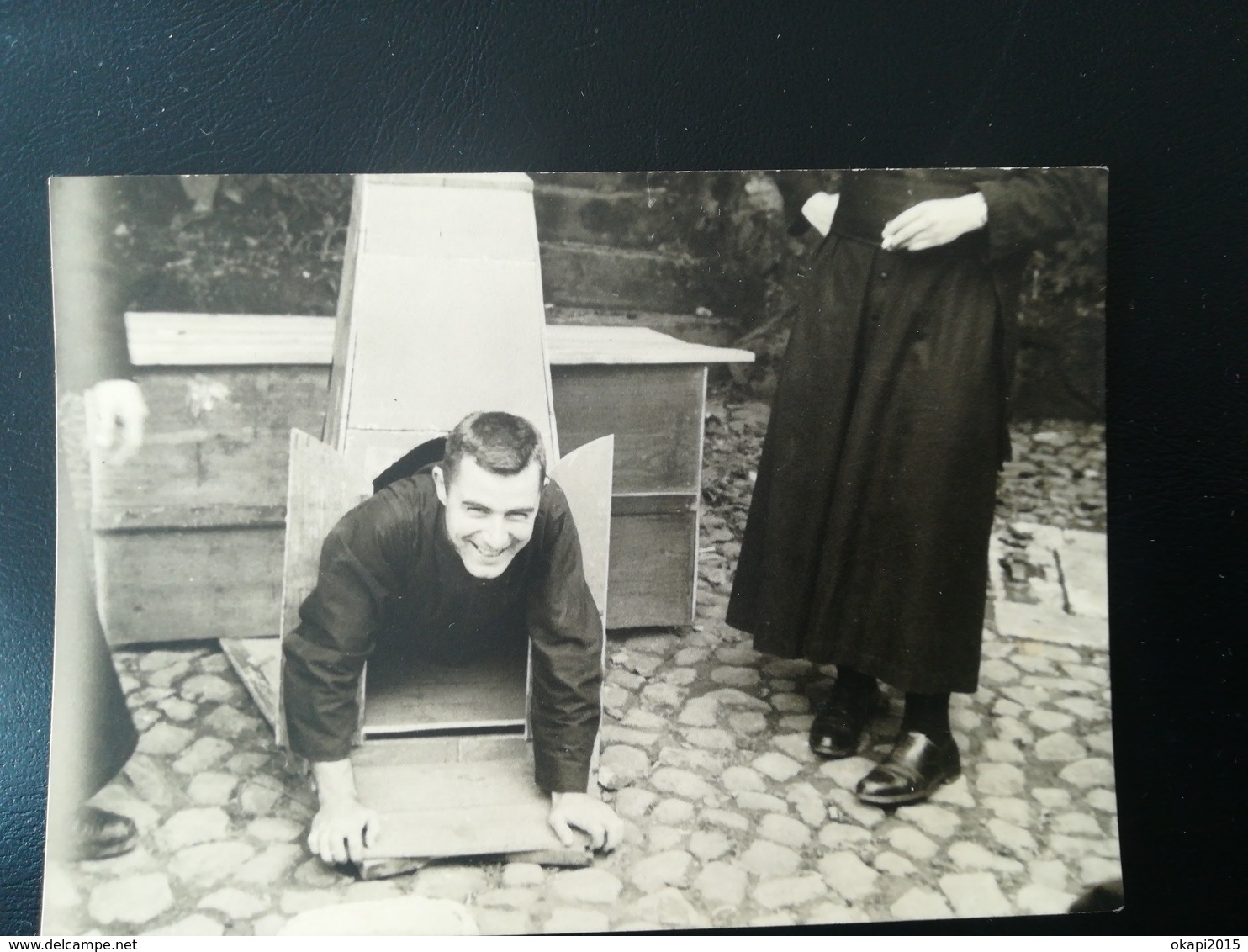 PAPE JEAN XXIII EXAMINANT UN BOUT DE LAINE  ROME ITALIE + 119 AUTRES PHOTOS NOIR-BLANC - Anonyme Personen