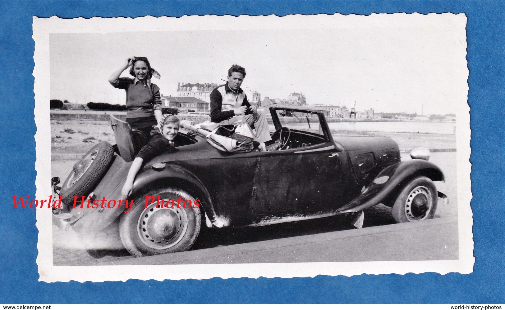 Photo Ancienne Snapshot - Superbe Portrait Sur Une Automobile TRACTION CITROEN ? Cabriolet - TOP - Cars