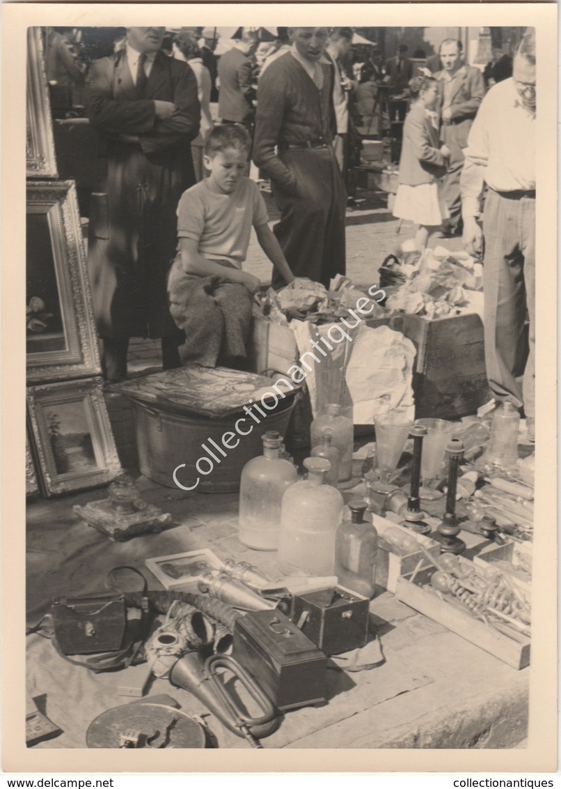 Photographie Argentique Après Guerre - Bruxelles - Vieux Marché - Place Du Jeu De Balle - Marolles  - Flacon Pharmacie - Places