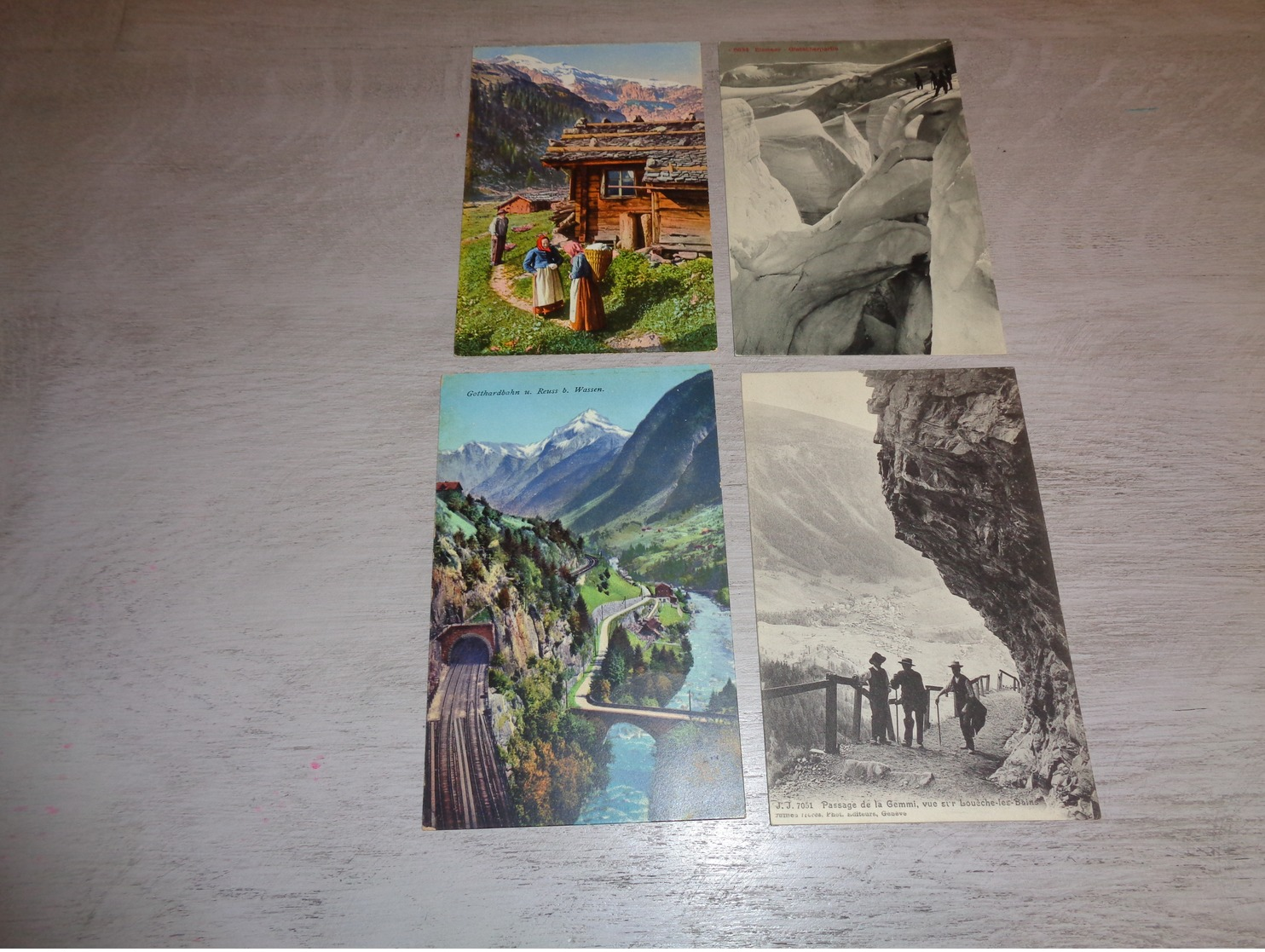 Beau lot de 60 cartes postales de Suisse    Mooi lot van 60 postkaarten van Zwitserland  Switserland  Svizzera  Sweiz