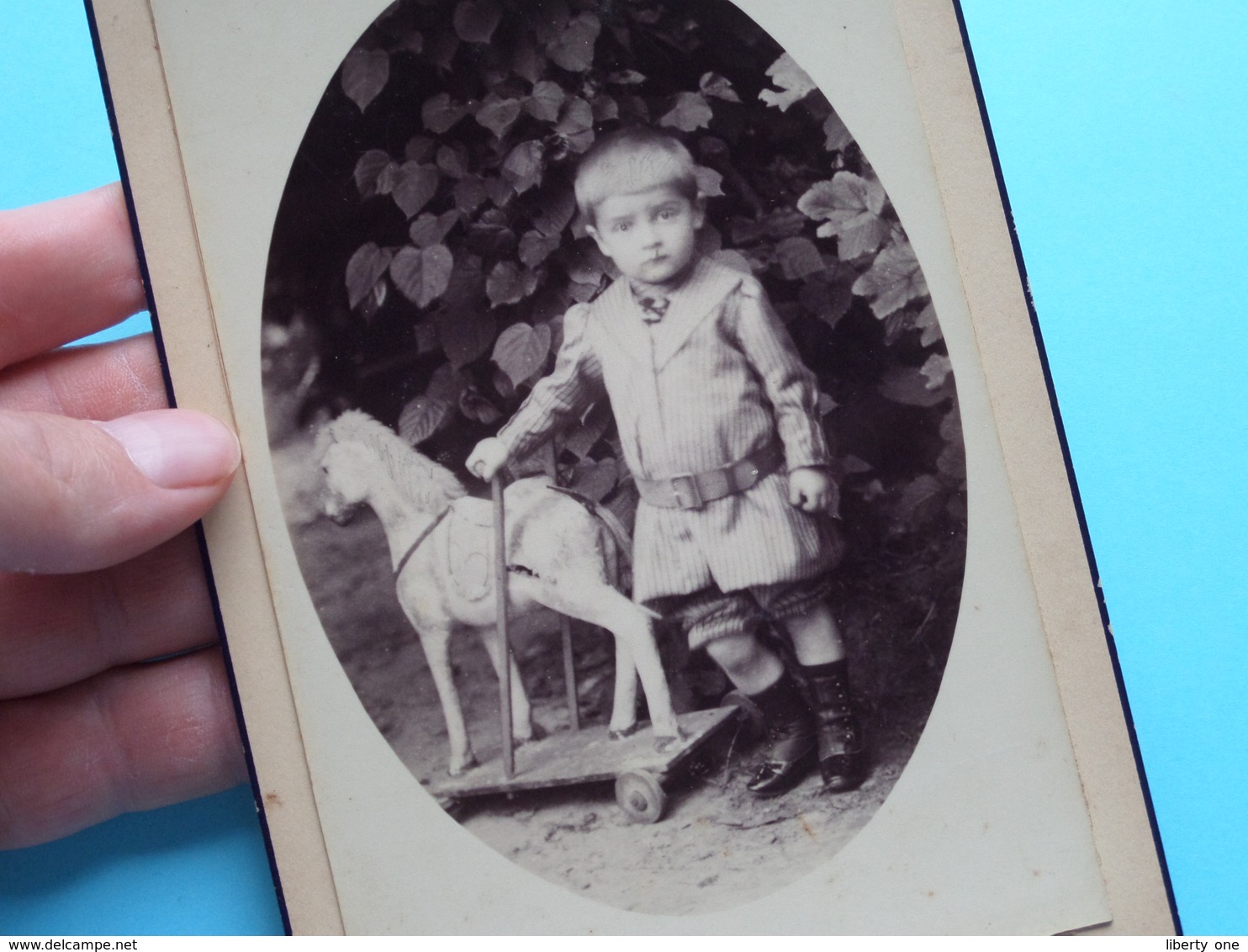 Garçon / Jongen / Boy ( SPEELGOED Paard / Cheval Jouets ) - ( CABINET Photo Alphonse VERCAUTEREN > TEMSCHE ) ! - Personnes Anonymes