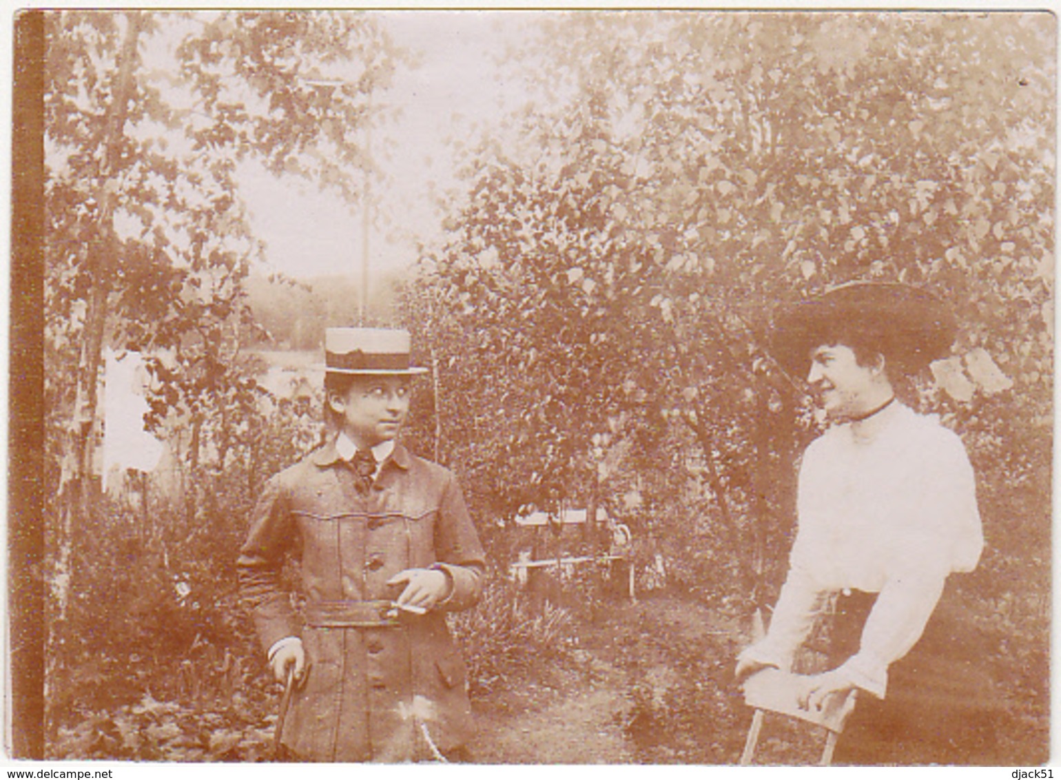 Photographie Amateur Sépia / 2 Femmes : Jeanne Et Lily Verheggen (Provenance Belgique) - 1918 - Personnes Identifiées