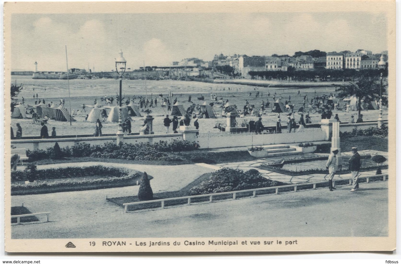 Royan - Ed CAP Nr 19 - Les Jardins Du Casino Et Vue Sur Le Port. - Royan