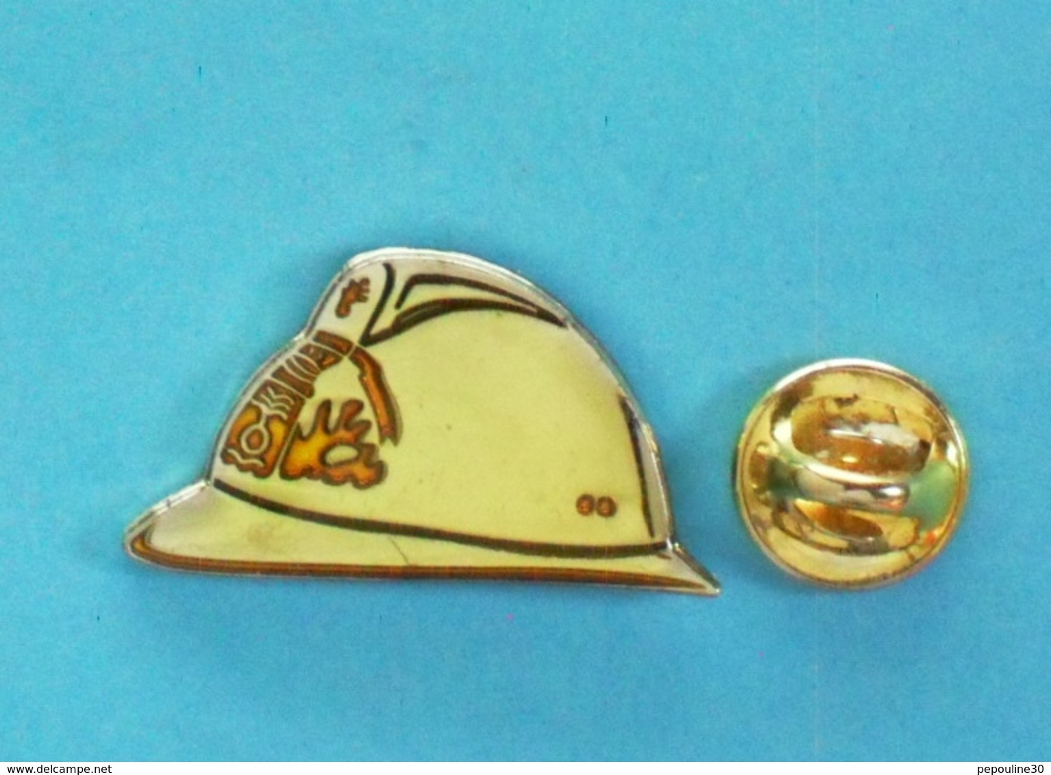 1 PIN'S //  ** CASQUE F1 / MARINS POMPIERS DE MARSEILLE / 1980 ** - Pompiers