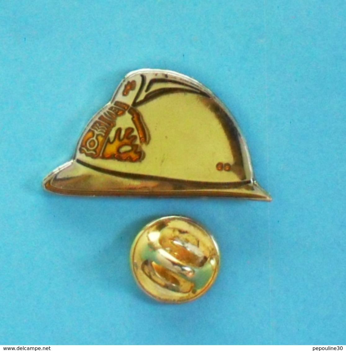 1 PIN'S //  ** CASQUE F1 / MARINS POMPIERS DE MARSEILLE / 1980 ** - Pompiers