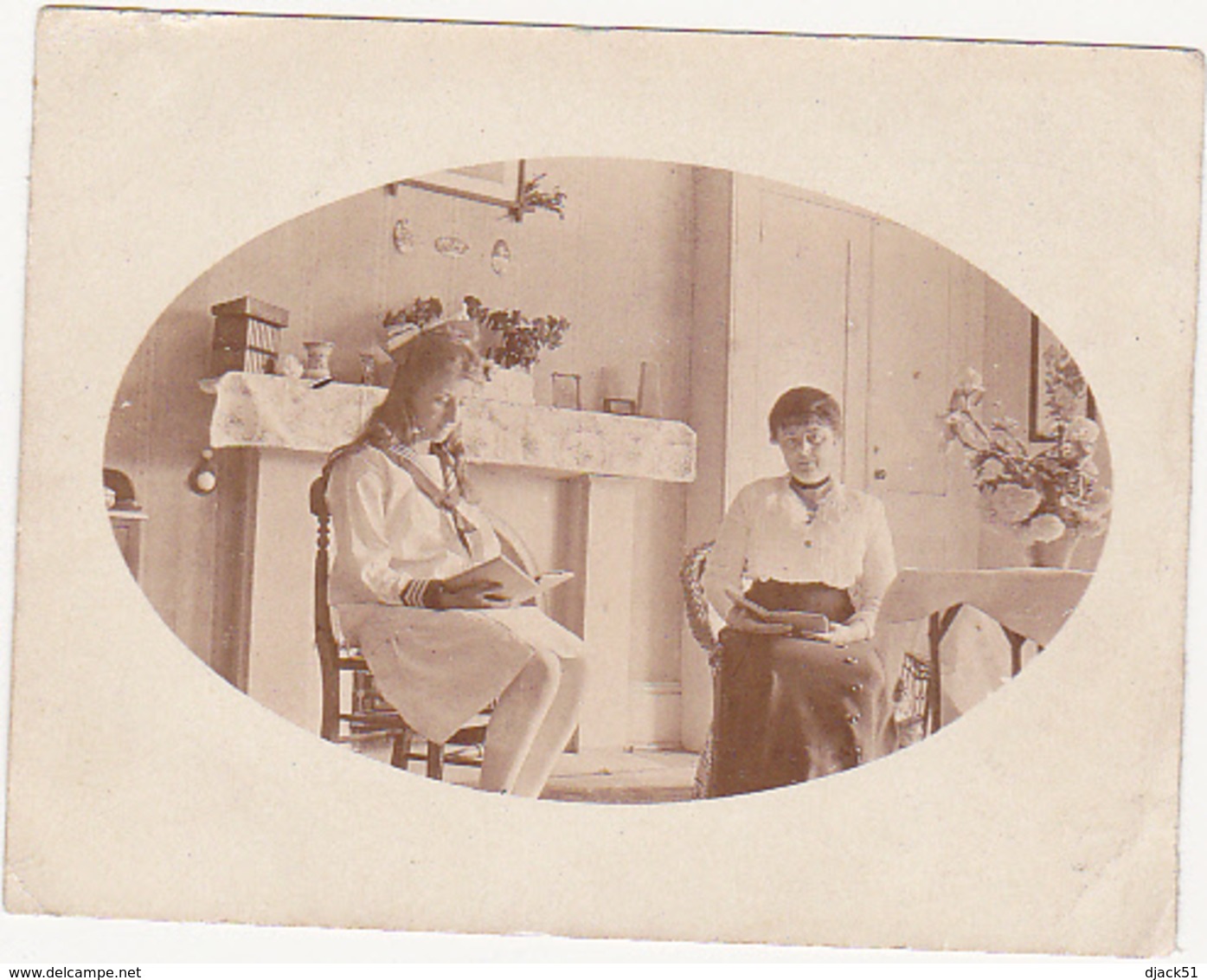Photographie Amateur / Chambre, 2 Femmes / Surbiton (U.K.) 1917 - Lieux