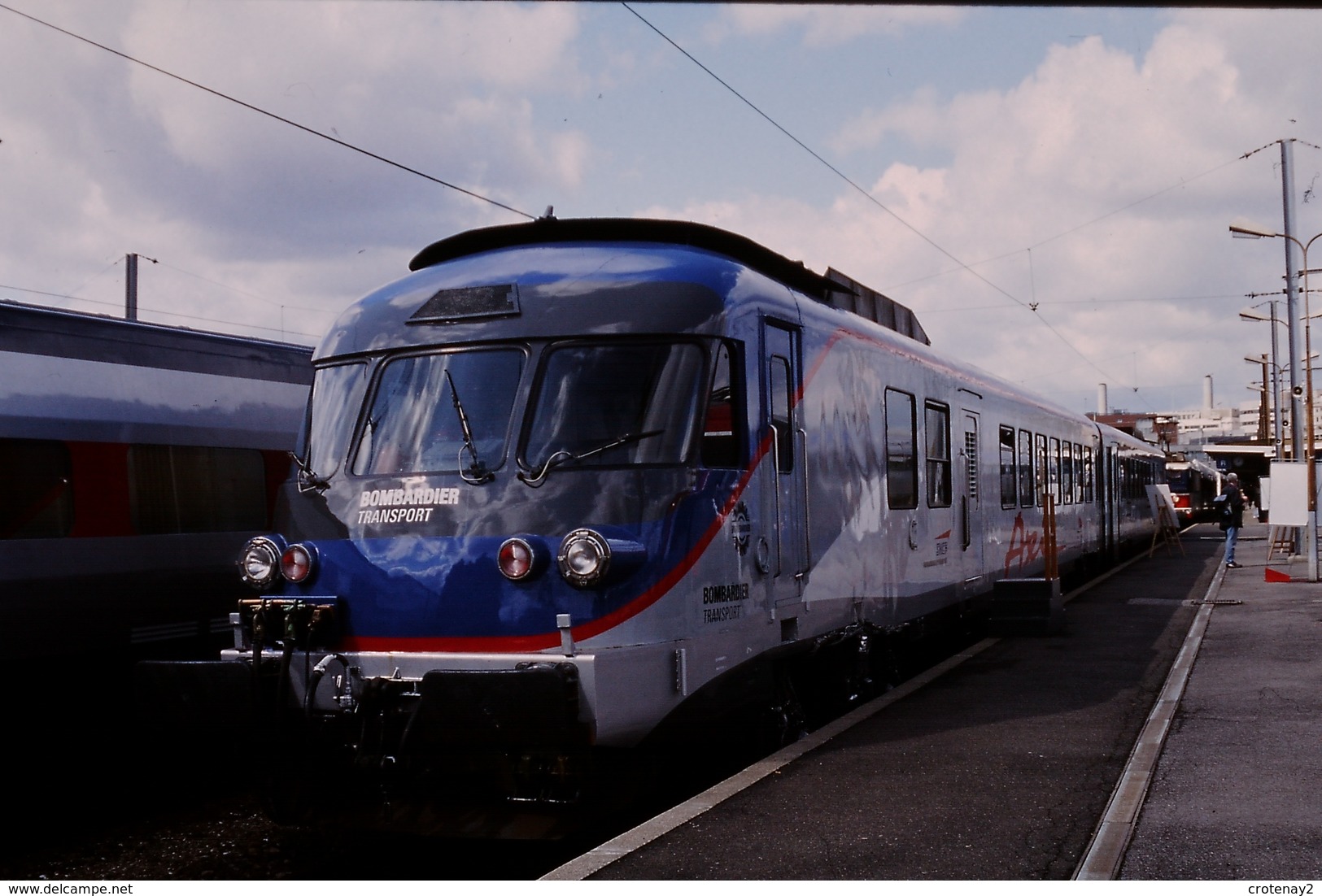 Photo Diapo Diapositive Slide Originale Train Wagon RTG Bombardier SNCF AXIS Le 12/09/1998 VOIR ZOOM - Diapositives