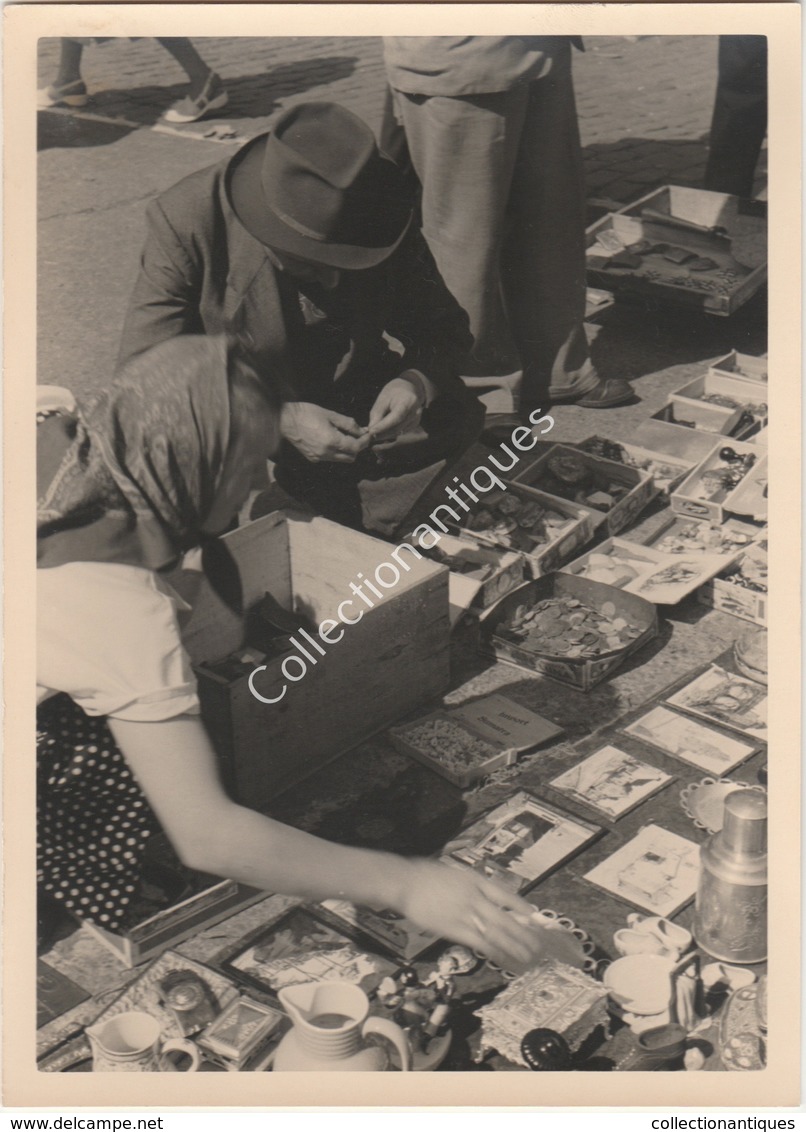 Photographie Argentique Après Guerre - Bruxelles - Vieux Marché - Place Du Jeu De Balle - Pièces De Monnaie - Lieux