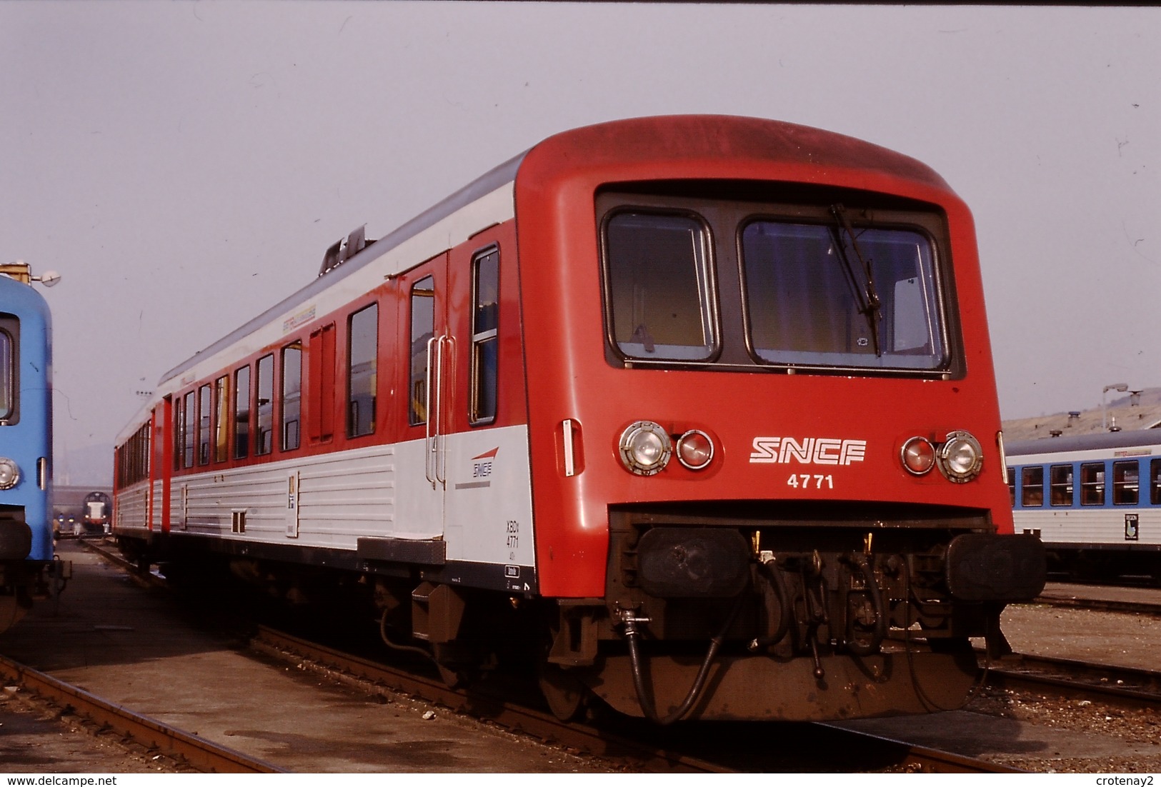 Photo Diapo Diapositive Slide Originale Train Wagon TER Automotrice SNCF X 4771 Le 20/02/1998 VOIR ZOOM - Diapositives