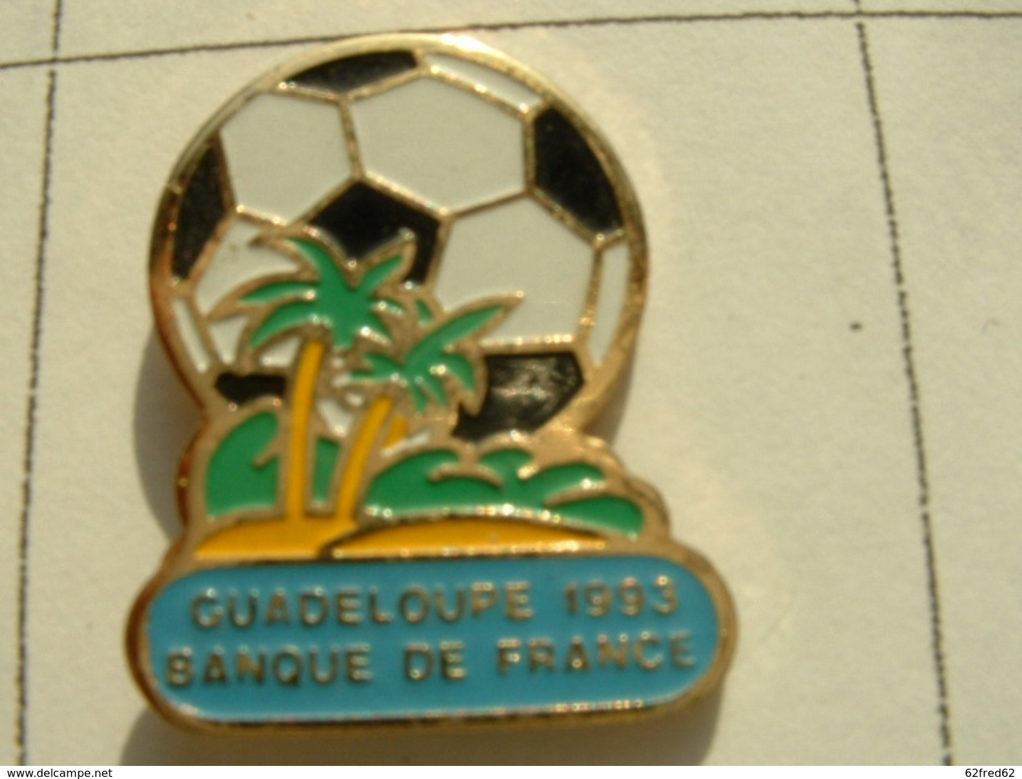 PIN'S FOOTBALL - GUADELOUPE 92 - BANQUE DE FRANCE - Banques