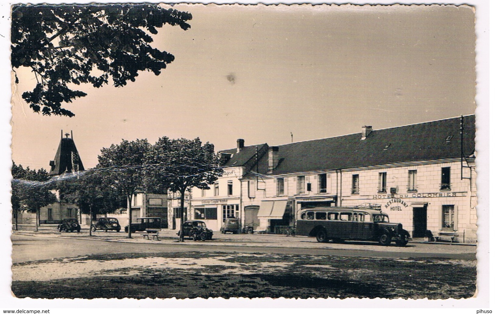 FR-3923   LIGUEIL : Place General Leclerc - Loches