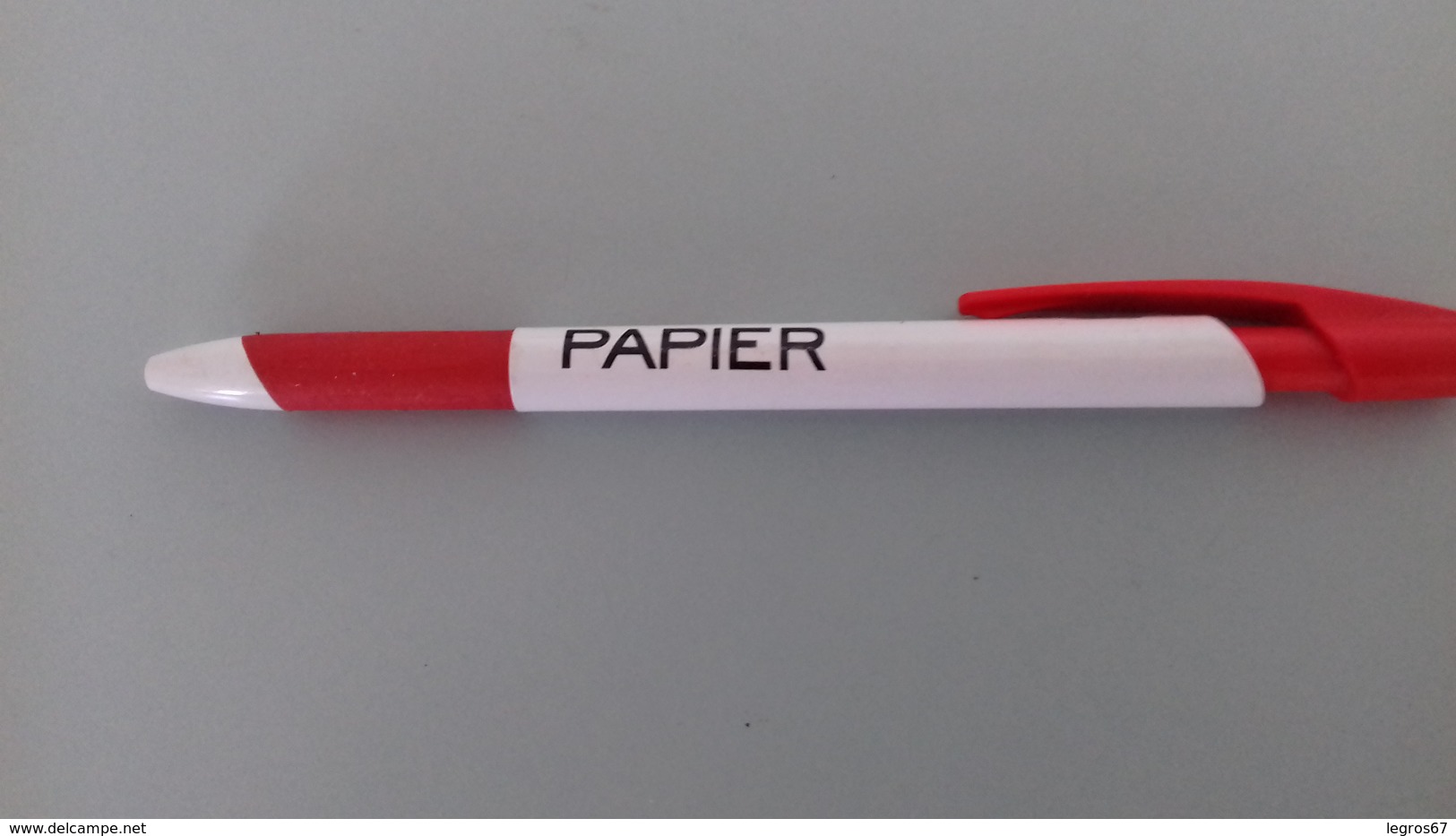 STYLO  ROUGE PAPIER - Stylos