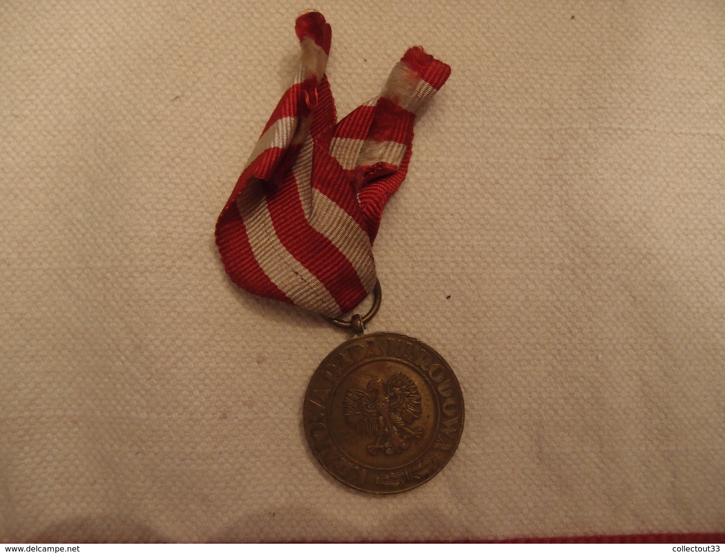 Militaria Décoration Médaille étrangère à Identifier 1945 Pologne ? - Autres & Non Classés