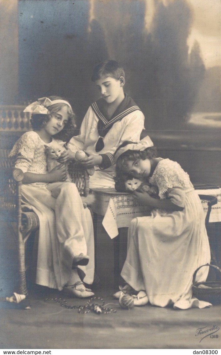 TROIS ENFANT QUI CALINENT DES CHATS CIRCULEE 1914 - Scenes & Landscapes