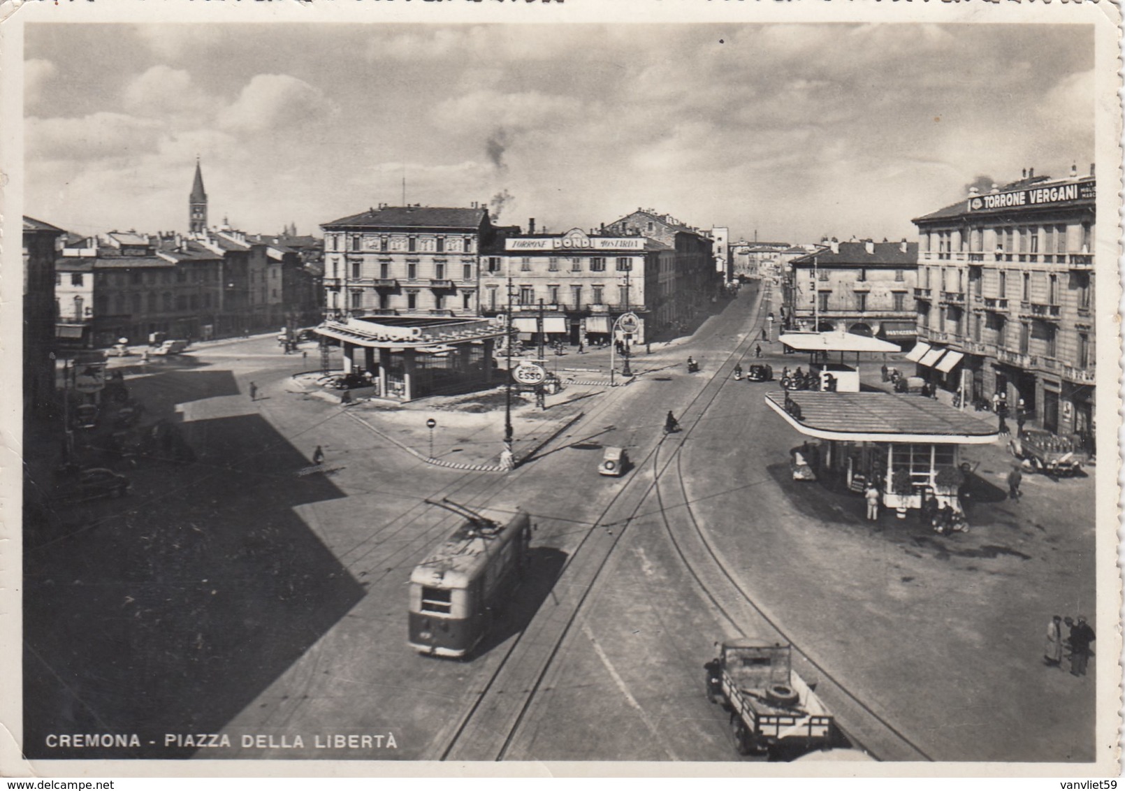 CREMONA-PIAZZA DELLA LIBERTA-FILOBUS-BUS-CORRIERA-DISTRIBUTORE BENZINA-VERA FOTOGRAFIA- VIAGGIATA IL 26-10-1954 - Cremona