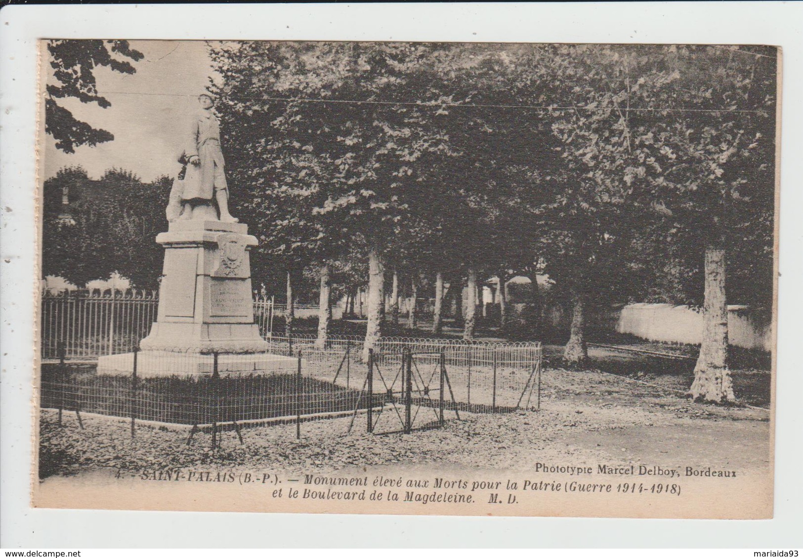 SAINT PALAIS - PYRENEES ATLANTIQUES - MONUMENT ELEVE AUX MORTS POUR LA PATRIE ET LE BOULEVARD DE LA MAGDELEINE - Saint Palais