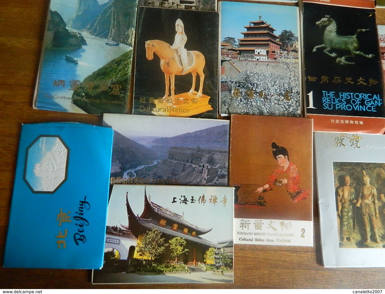 CHINE:TRES BEAU LOT DE 19 CARNETS DE CARTES POSTALES DE CHINE-TURFAN--QU FU-GUANGZHOU--SUZHOU-ETC.. - China