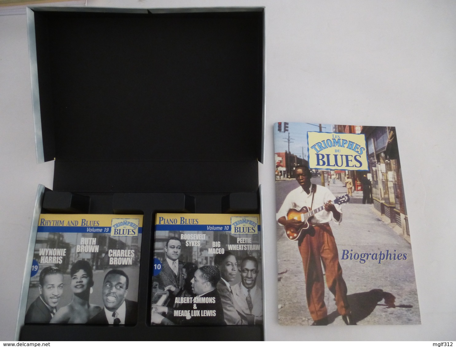 Coffret De 20 CD "LES TRIOMPHES DU BLUES" Durée Totale D'écoute 24 H 32 Mn - EDITION De 2001 - Blues