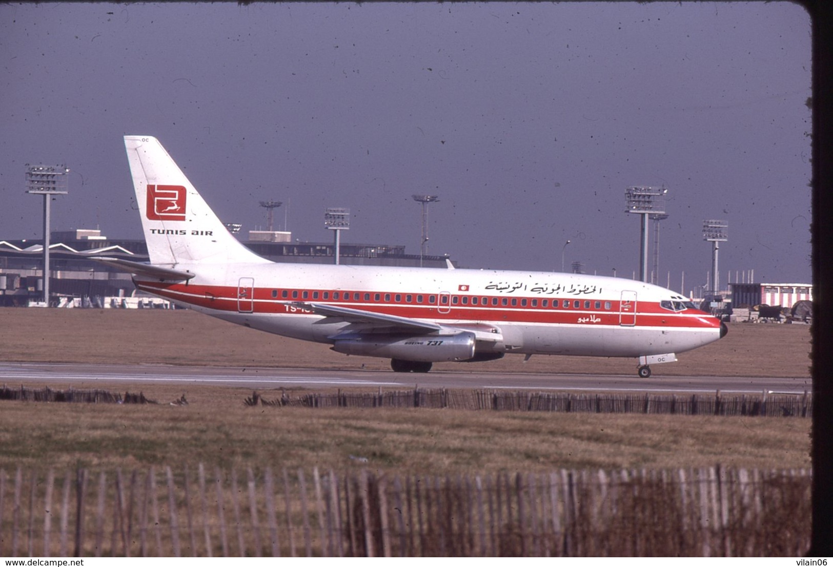 TUNIS AIR  B 737  TS-IOC  /    DIAPOSITIVE KODAK ORIGINAL - Diapositives