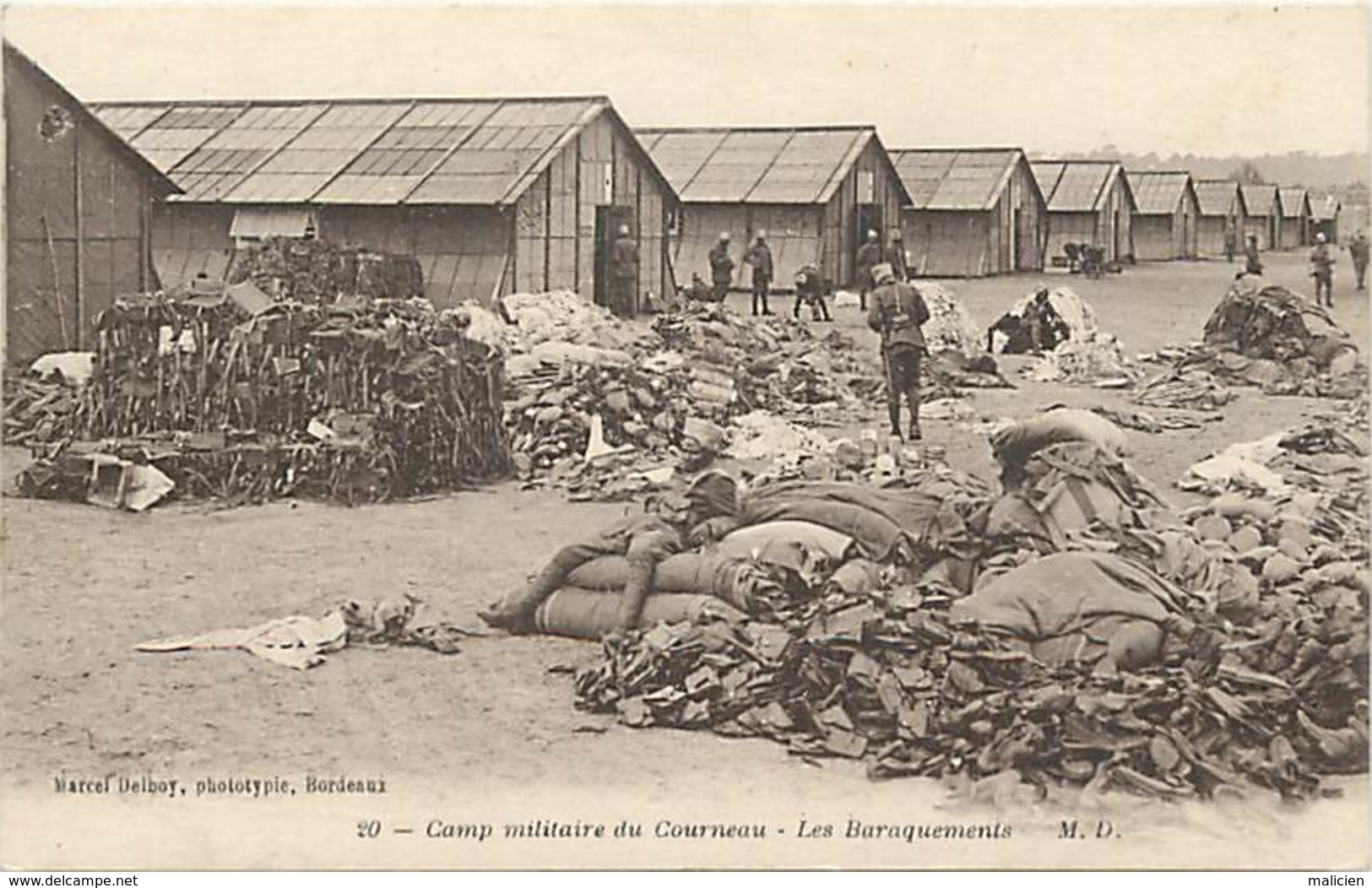 Dpts Div.-ref-AK821- Gironde - Camp Militaire Du Courneau - Les Baraquements - Camps Militaires - Militaria - - Autres & Non Classés