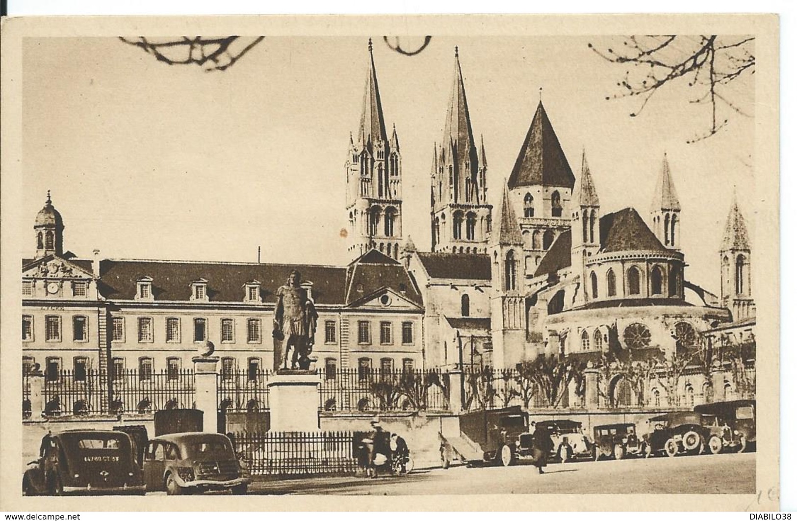 CAEN   ( CALVADOS  )  LE LYCÉE MALHERBE ET L'ABSIDE DE SAINT-ETIENNE - Caen