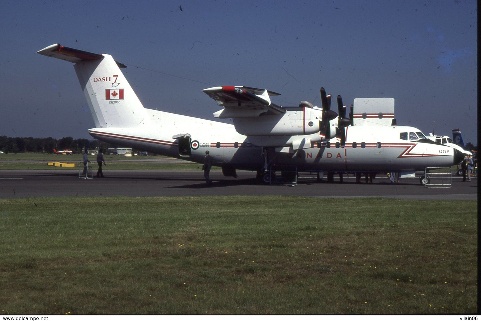 CANADA AIR FORCE  DASH 7   132002   /    DIAPOSITIVE KODAK ORIGINAL - Diapositives