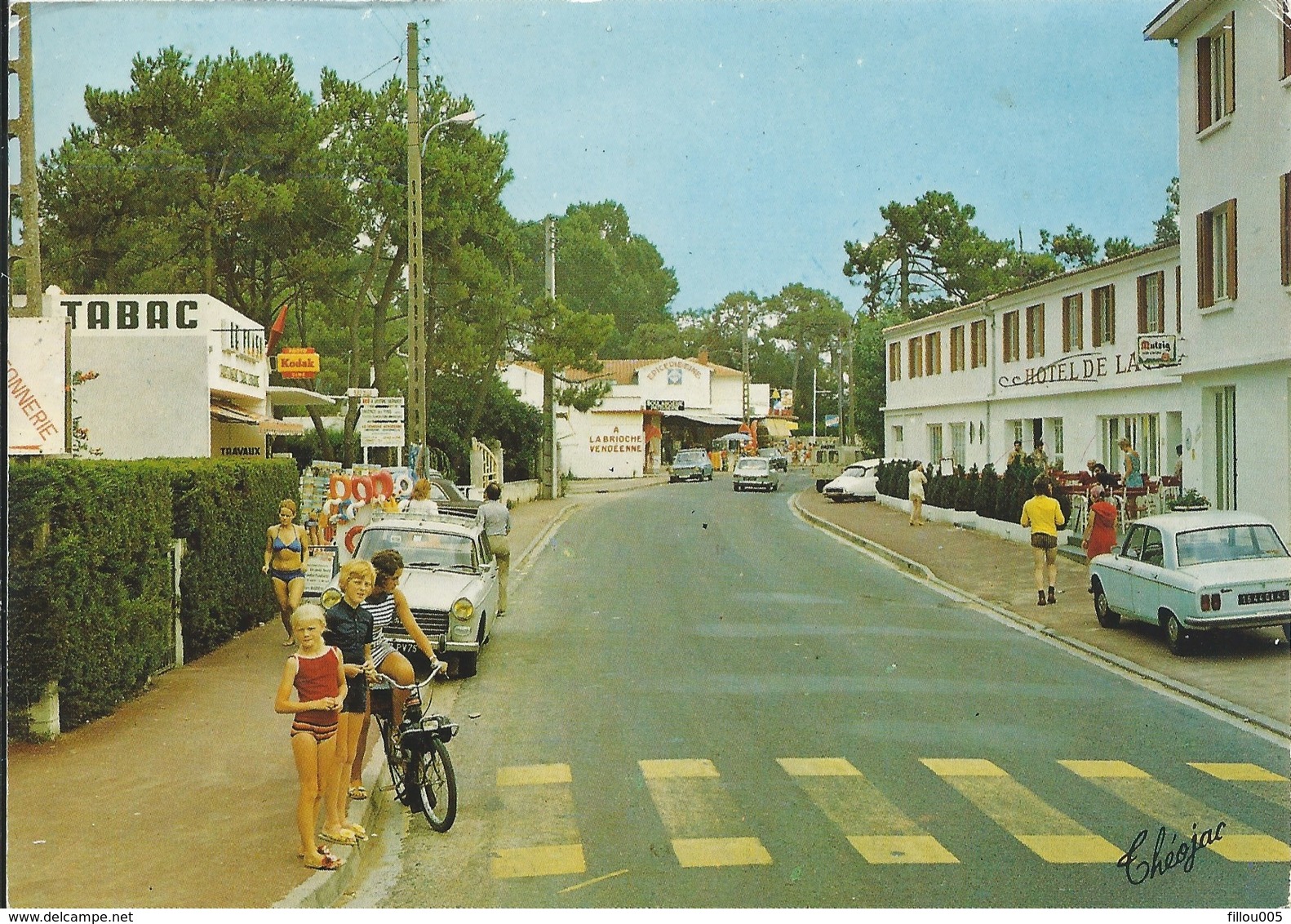 26 DIEULEFIT  ( DROME)  ANIMEE..SOLEX ...AUTOMOBILES...LA BRIOCHE VENDEENNE. ...C3226 - Autres & Non Classés