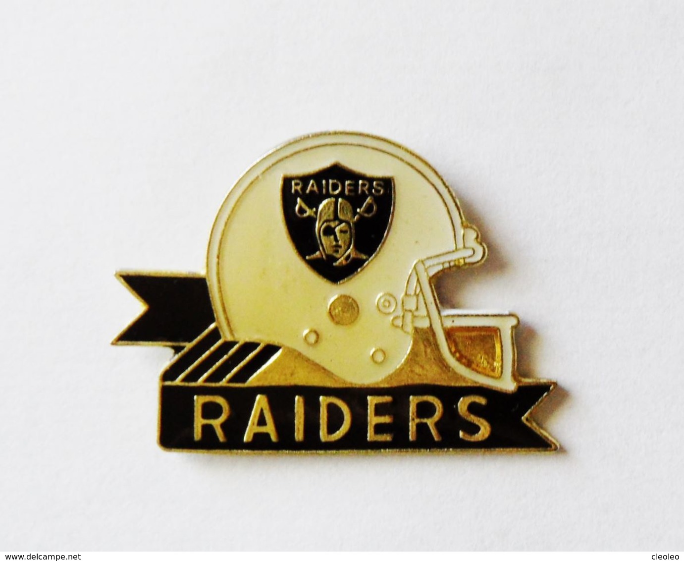 Pin's Casque Football Américain RAIDERS -  SB/1 - Football