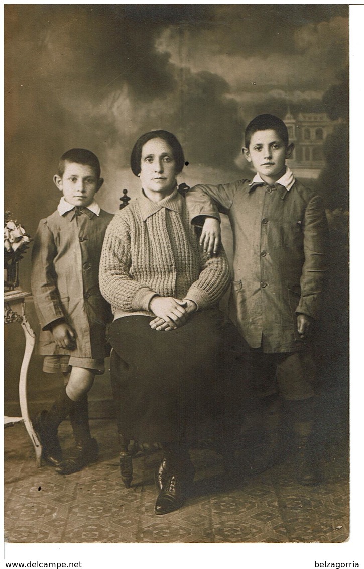 ARMENIE  -  CARTE PHOTO  Famille Arménienne  -  Années 1920 / 1930 - Armenia