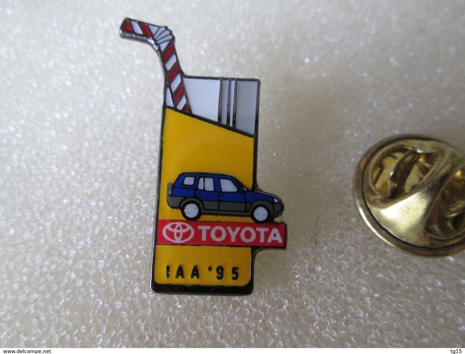 PIN'S   TOYOTA IAA 95 - Toyota