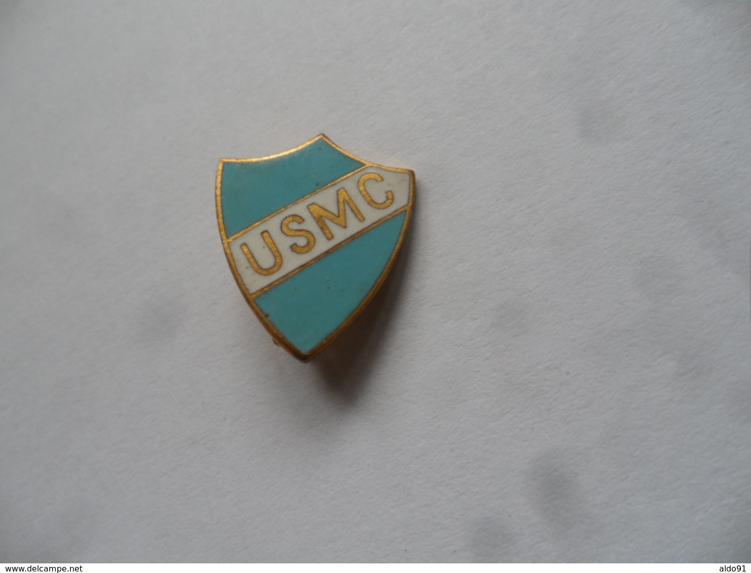 (Sport à Identifier, Association - Insigne Type Broche) - "  U S M C " (forme écu...!!).................voir Scans - Athlétisme